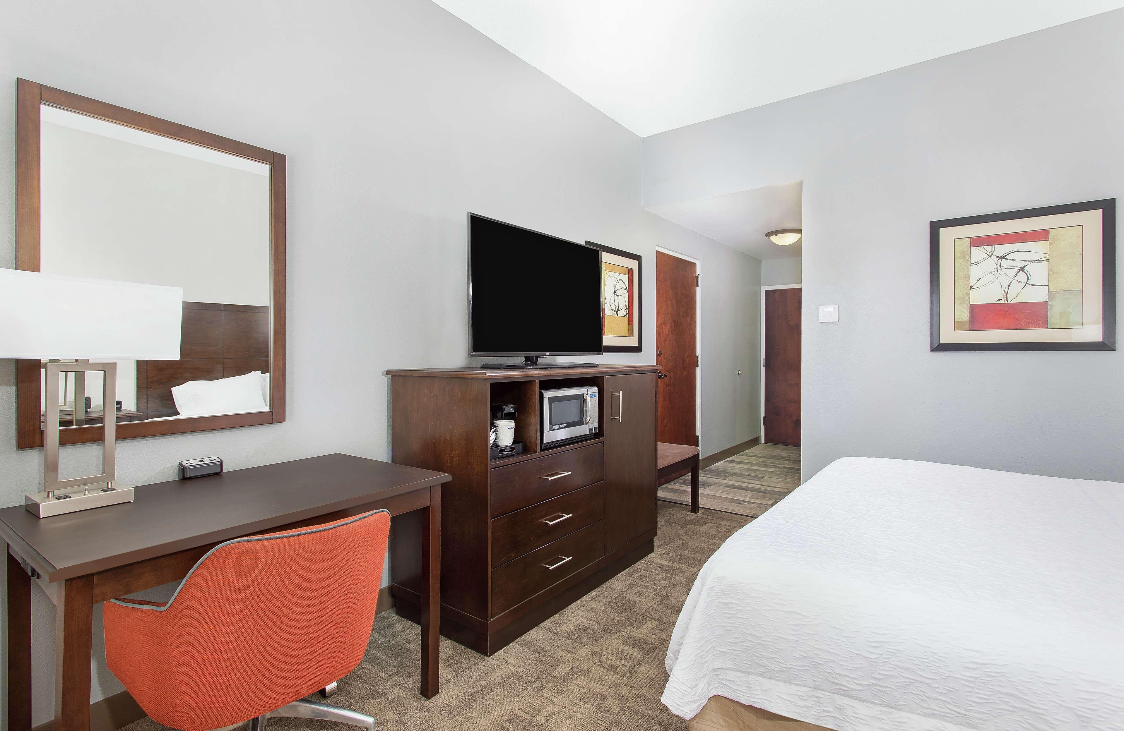 Hampton Inn Каллмен Экстерьер фото
