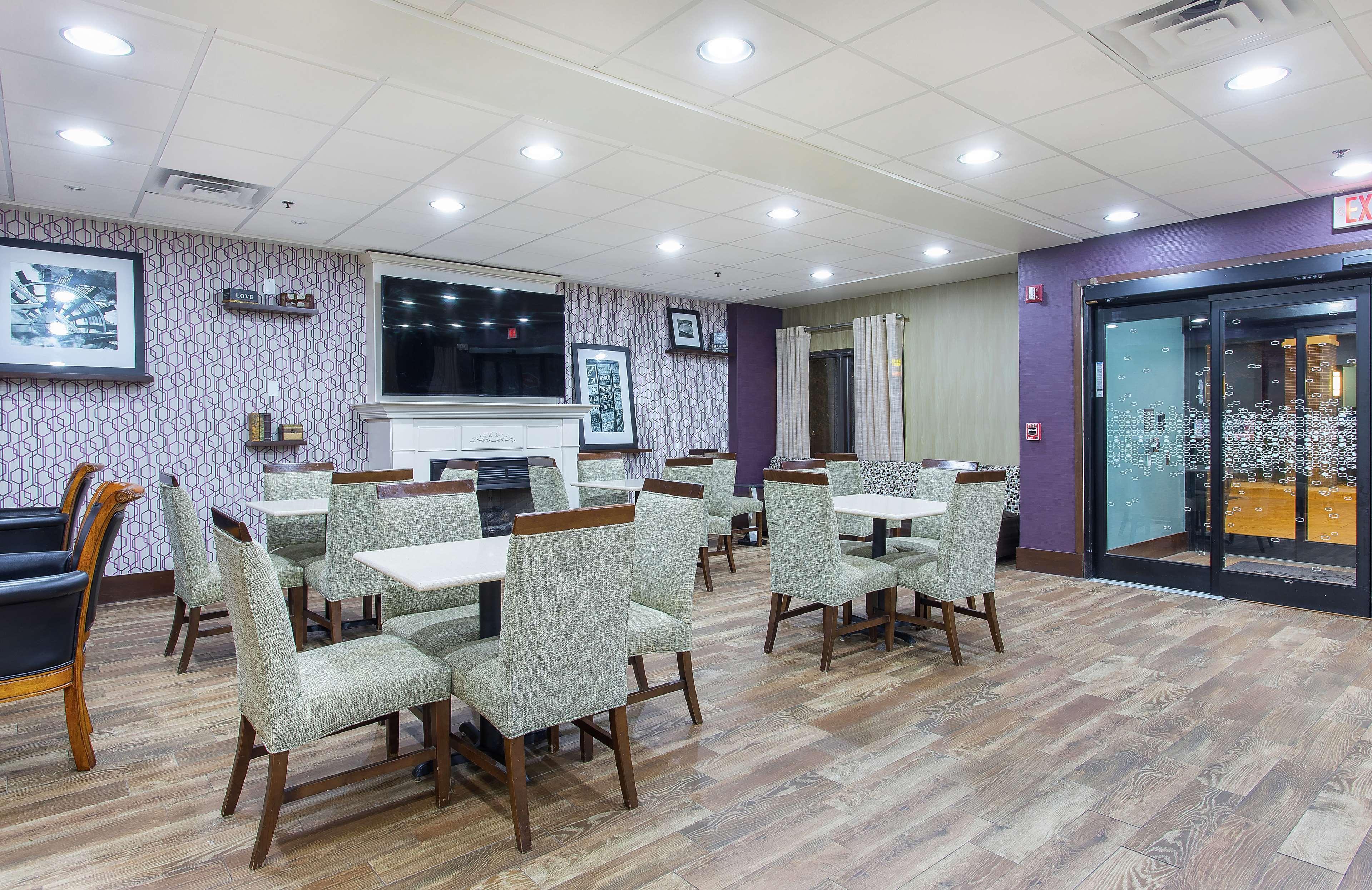 Hampton Inn Каллмен Экстерьер фото
