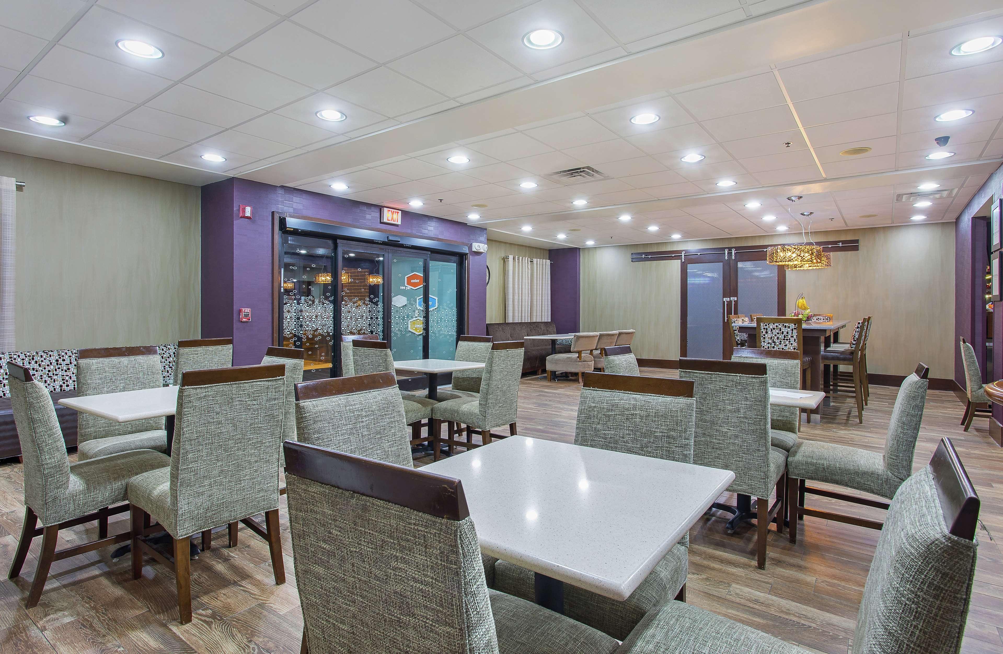 Hampton Inn Каллмен Экстерьер фото