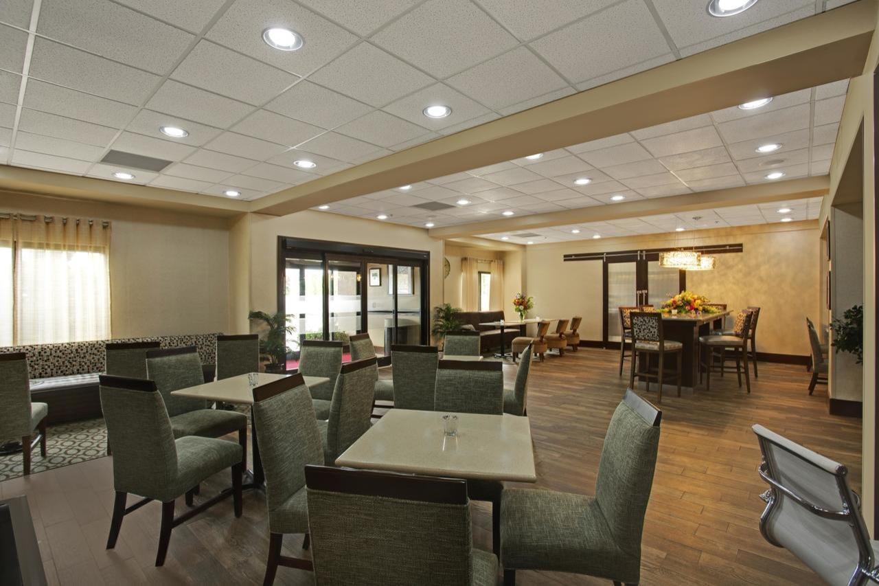 Hampton Inn Каллмен Экстерьер фото