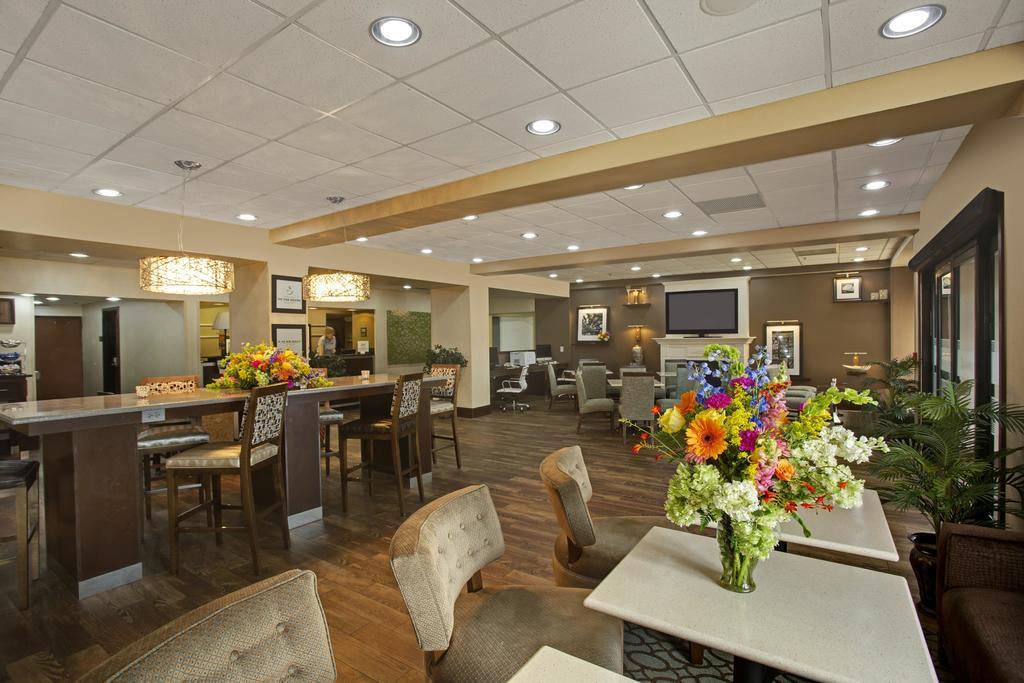 Hampton Inn Каллмен Экстерьер фото