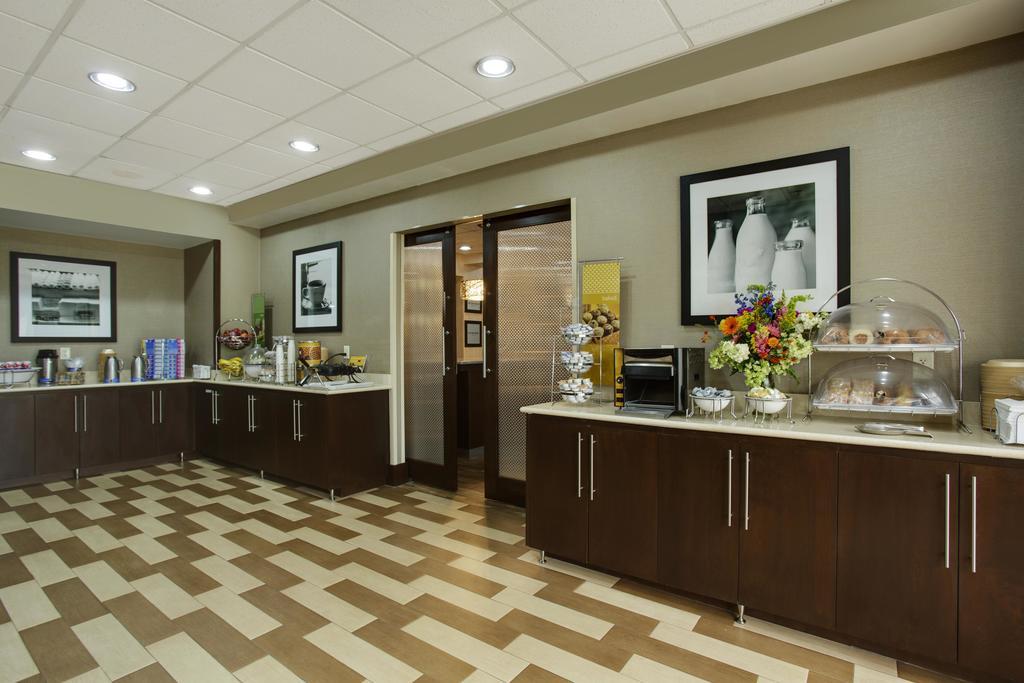Hampton Inn Каллмен Экстерьер фото