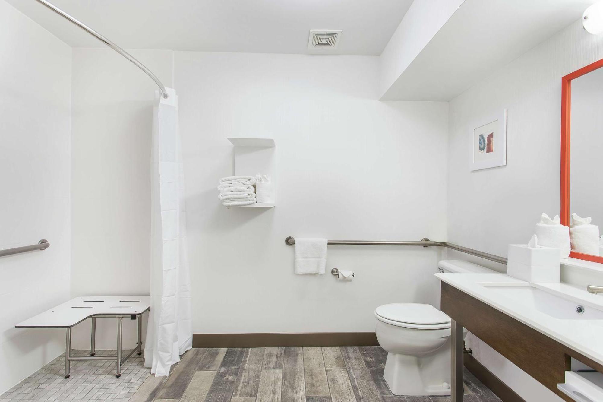 Hampton Inn Каллмен Экстерьер фото