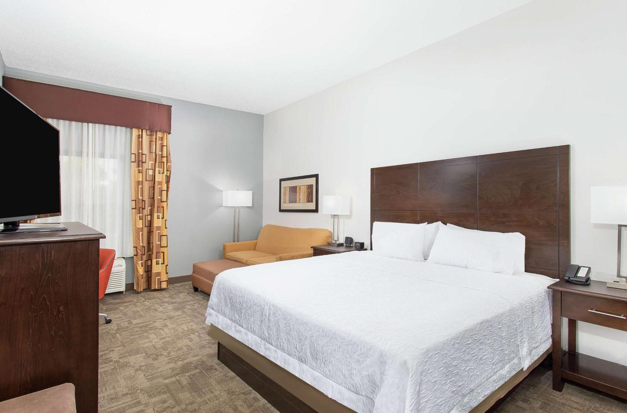 Hampton Inn Каллмен Экстерьер фото