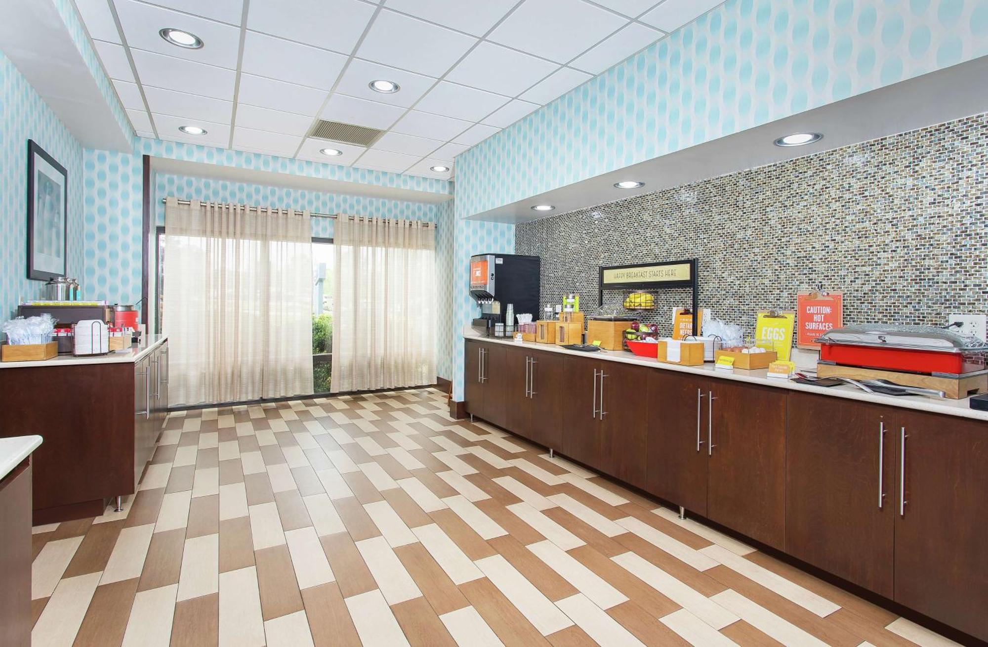 Hampton Inn Каллмен Экстерьер фото