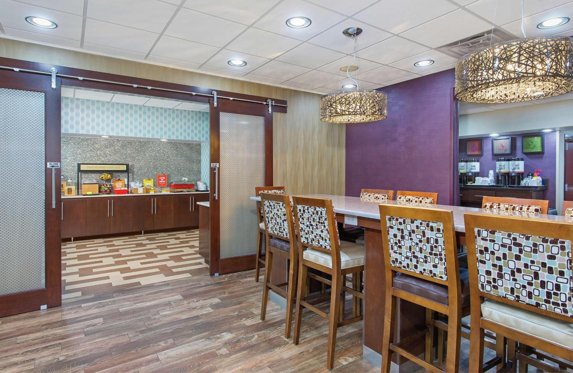 Hampton Inn Каллмен Экстерьер фото