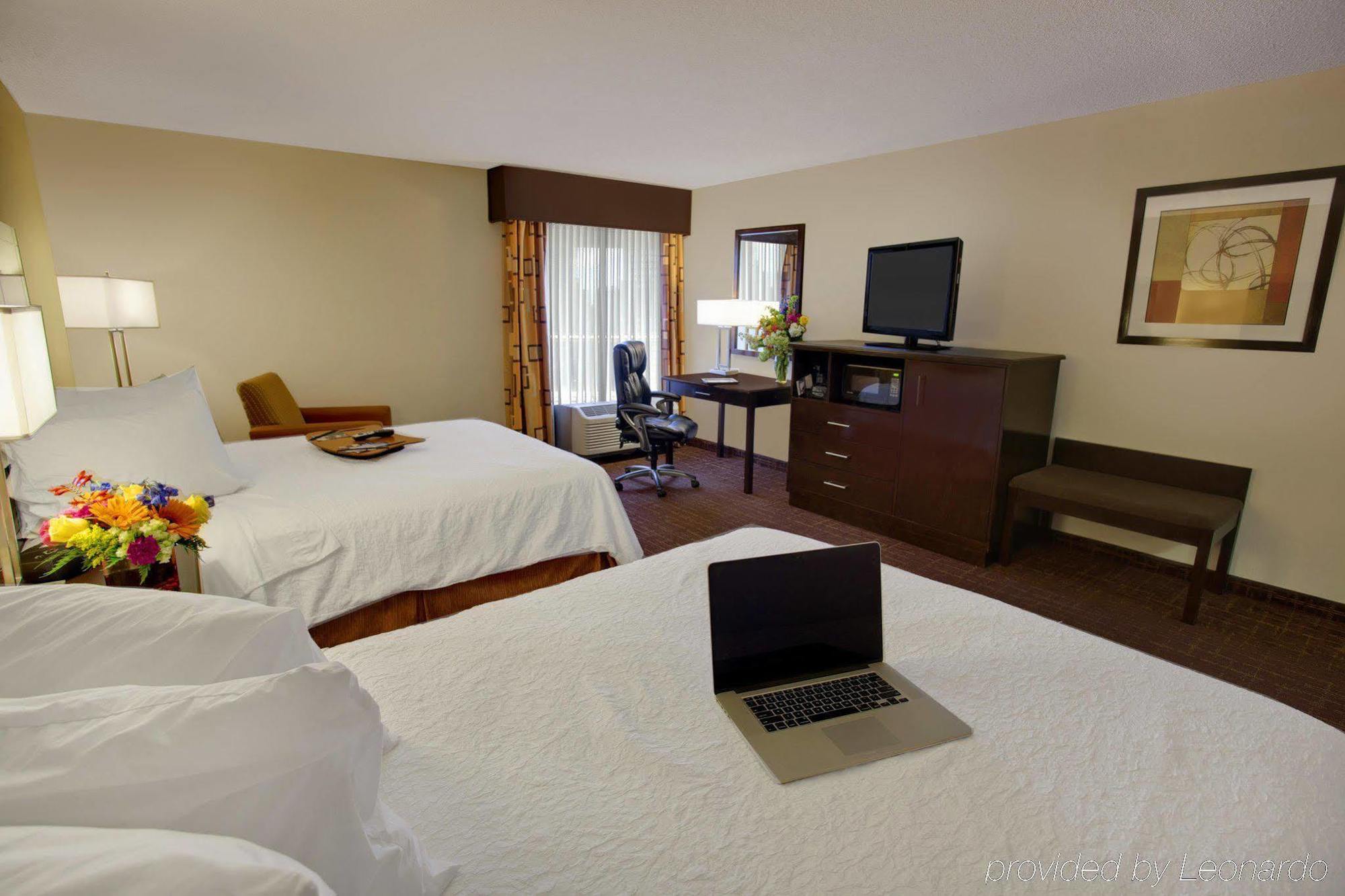 Hampton Inn Каллмен Экстерьер фото