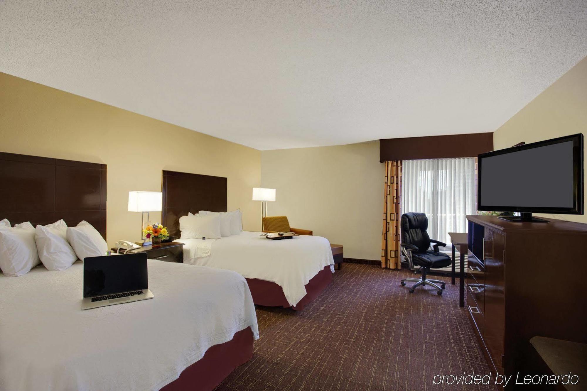 Hampton Inn Каллмен Экстерьер фото